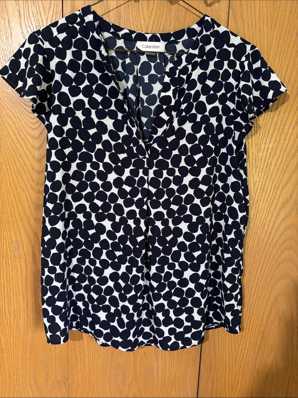 Calvin Klein Navy and White Polka Dot V-Neck Blouse flutter sleeve women’s Med.